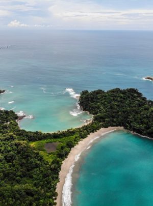 Playa Escondilla Manuel Antonio Costa Rica-min